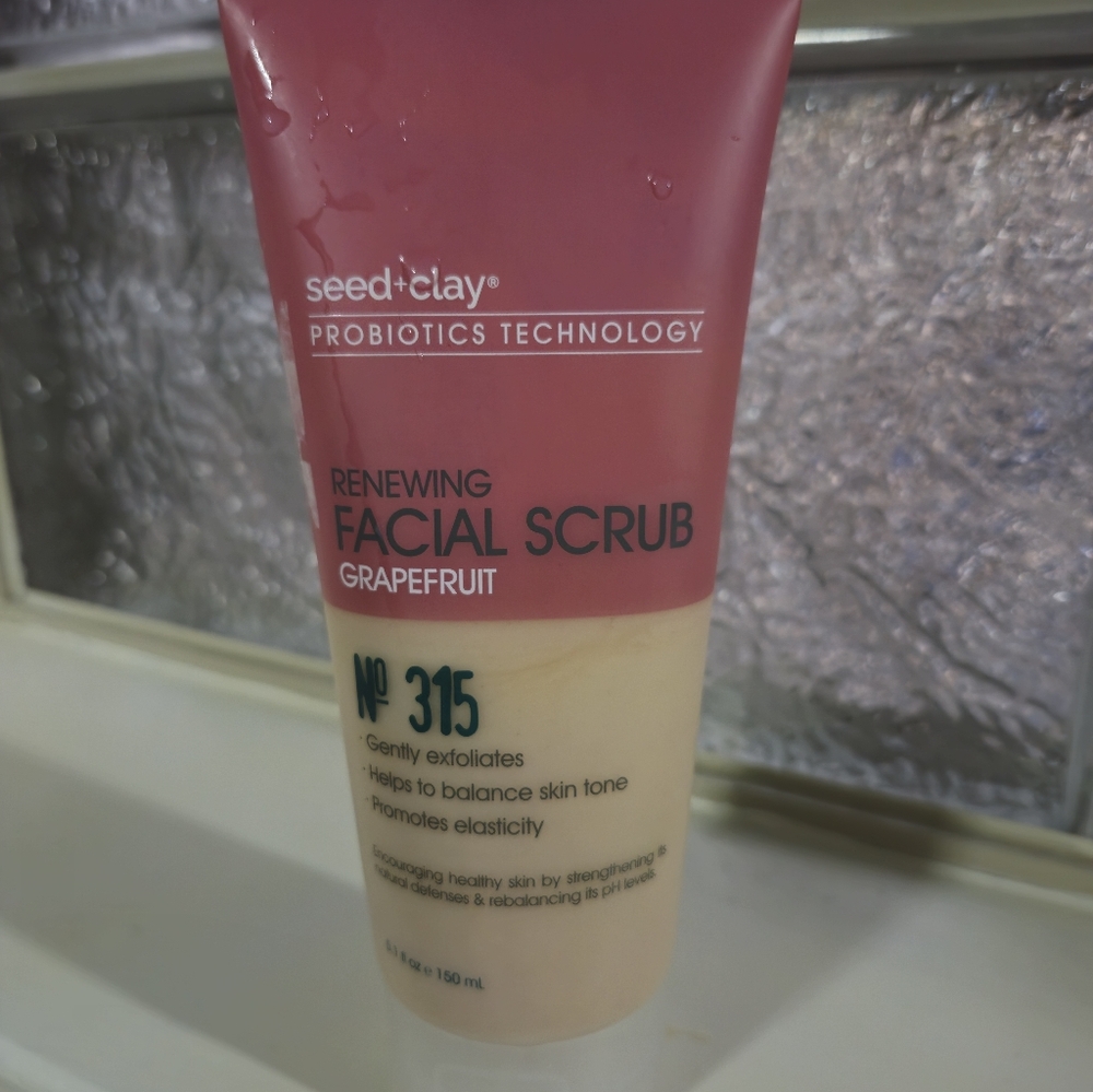 Seed + Clay Grapefruit Facial Scrub